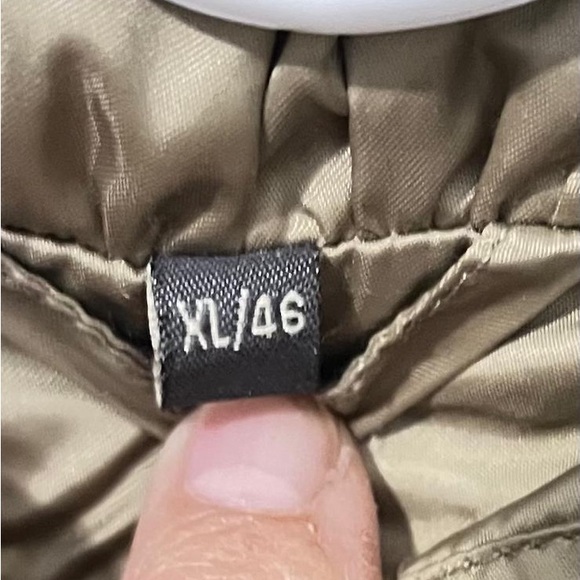 Women's Gold Puffer Jacket - Picture 5 of 5